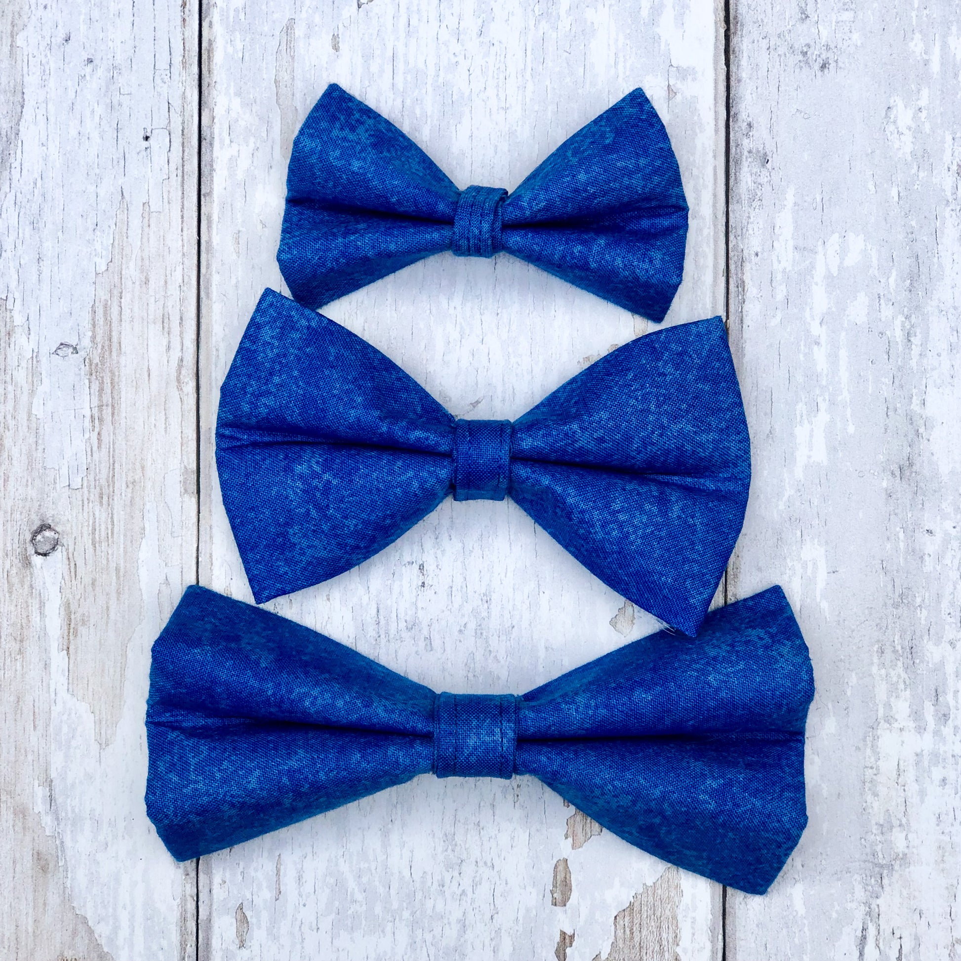 HETTY AND HUXLEY BLUE SKY PET BOW TIES ALL 3 SIZES