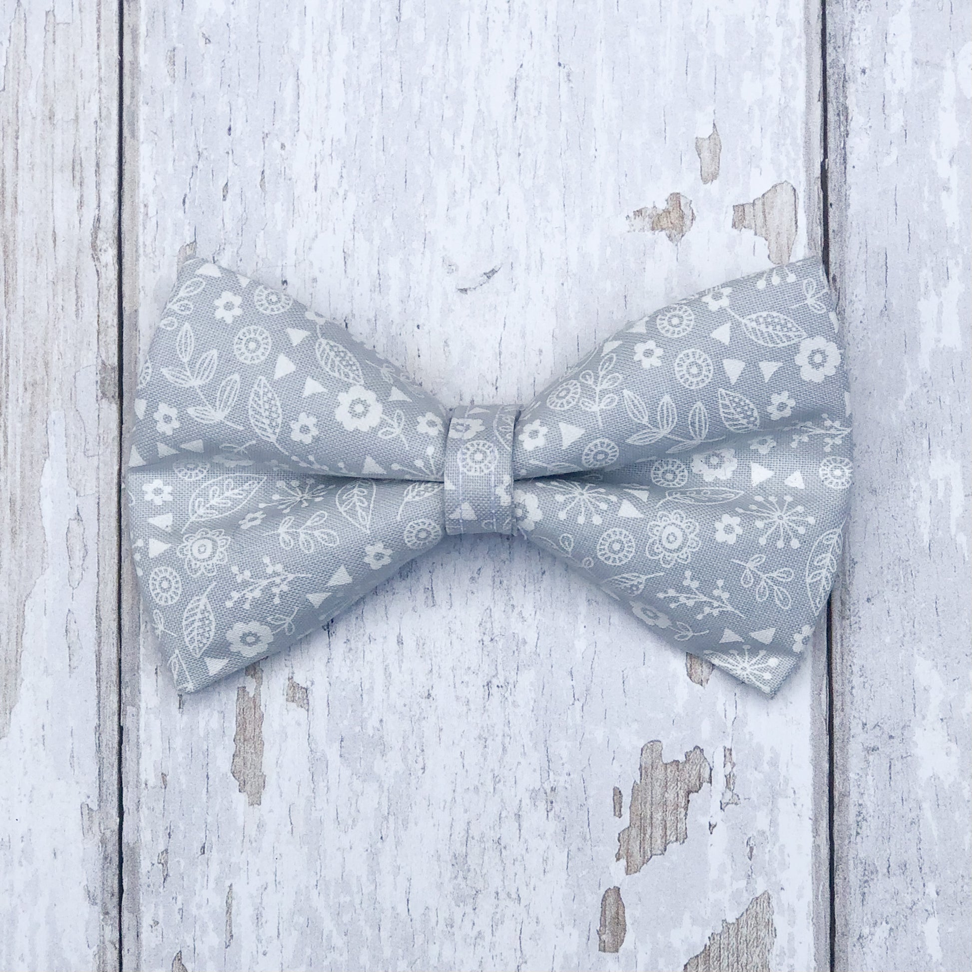 HETTY AND HUXLEY GREY FLORAL PET BOW TIE MEDIUM