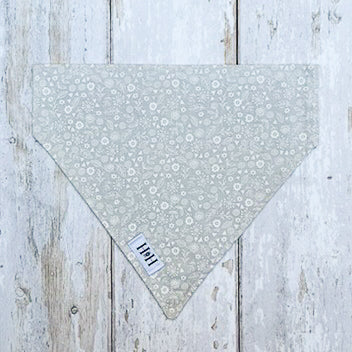 HETTY AND HUXLEY GREY FLORAL BANDANA LARGE