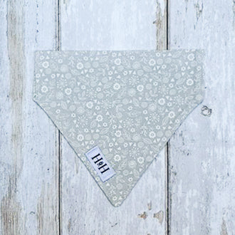 HETTY AND HUXLEY GREY FLORAL BANDANA SMALL