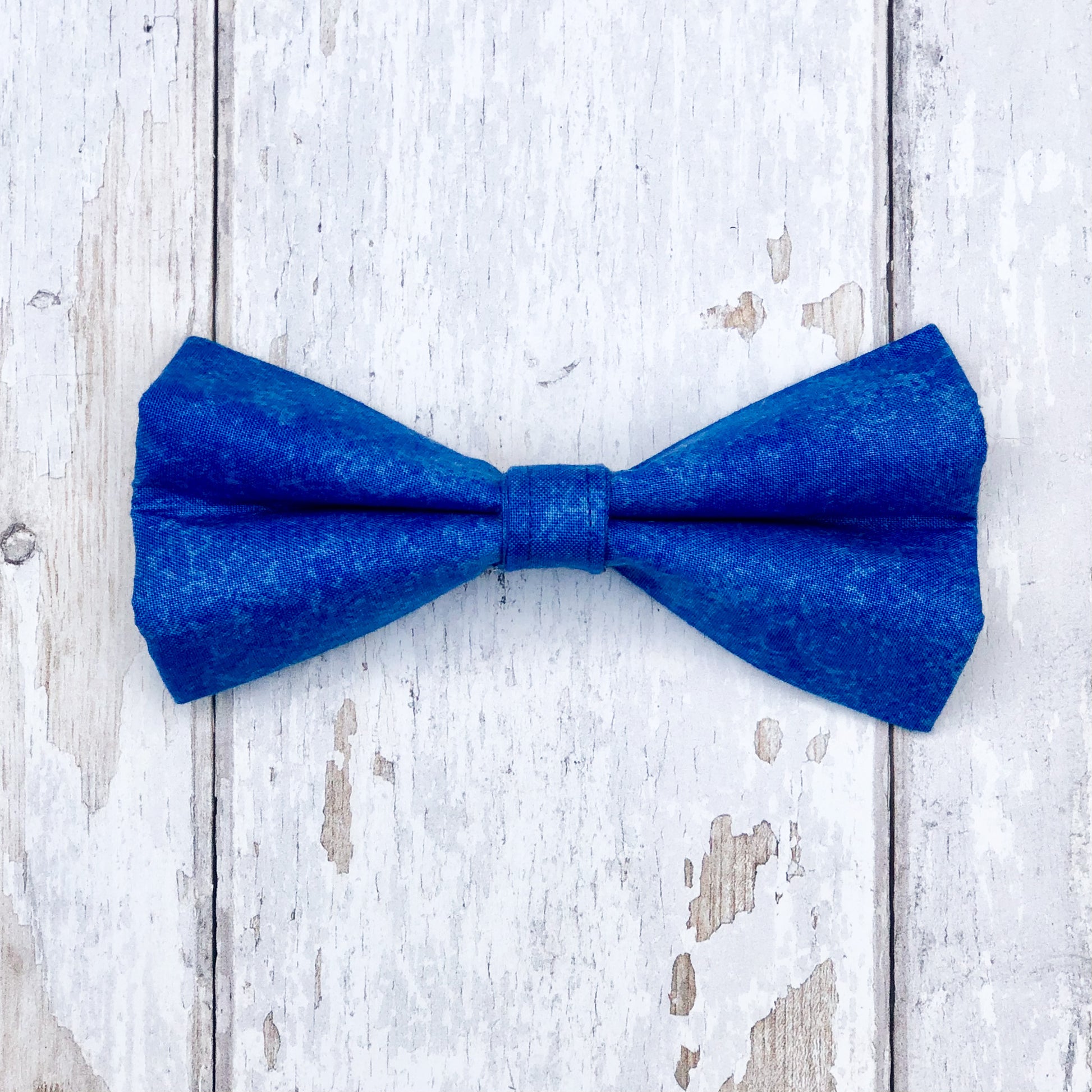 HETTY AND HUXLEY BLUE SKY PET BOW TIE SIZE LARGE