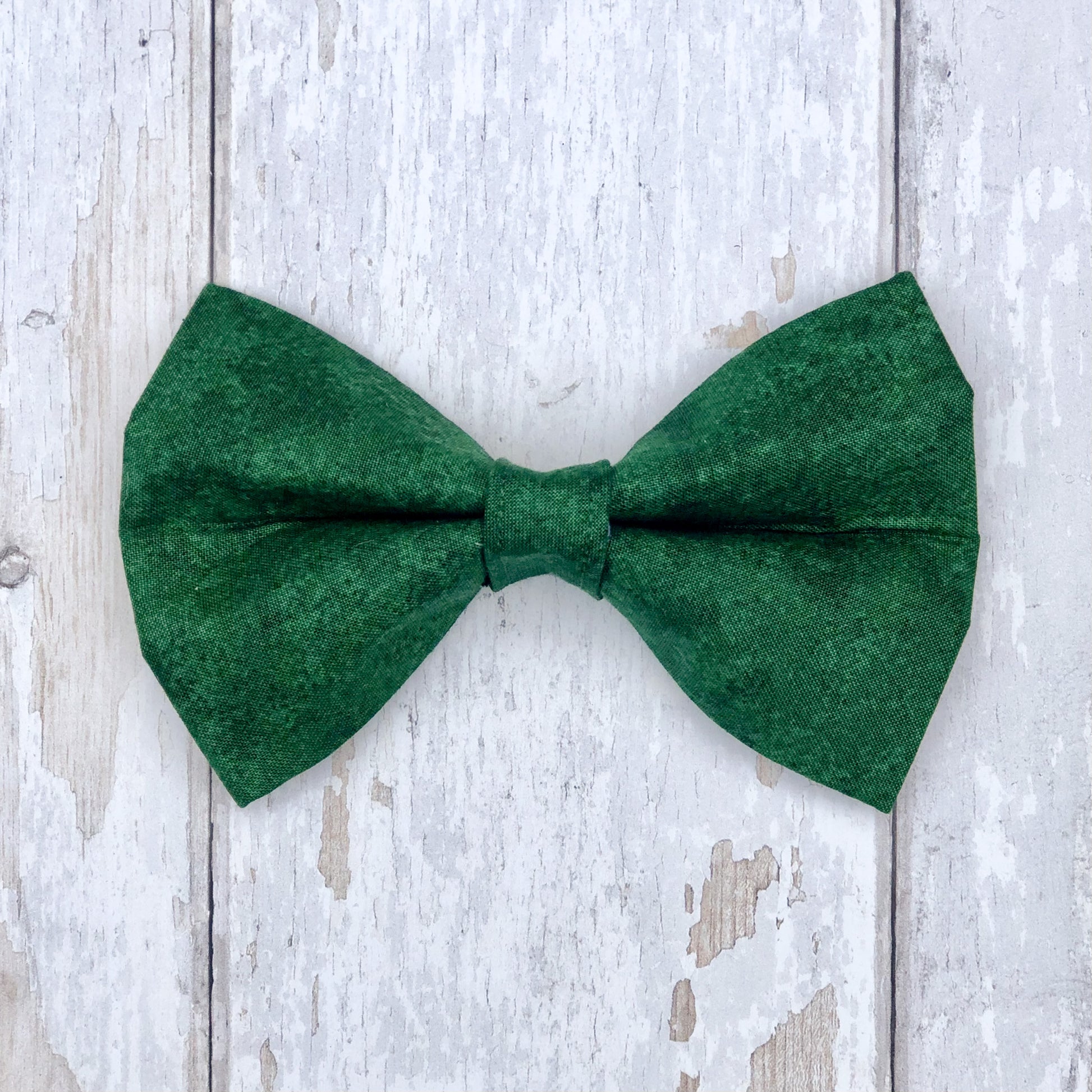 HETTY AND HUXLEY FOREST GREEN LARGE BOW TIE