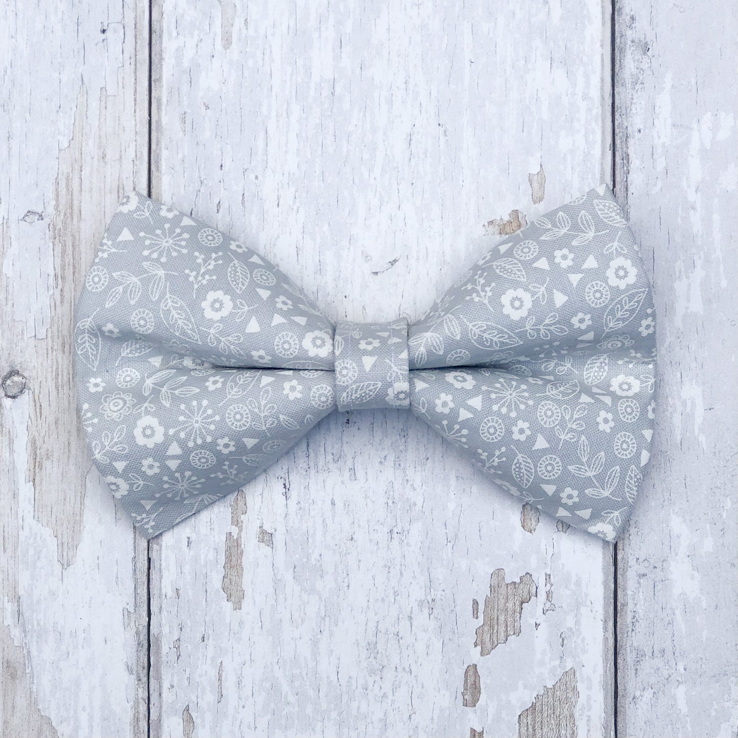 HETTY AND HUXLEY GREY FLORAL PET BOW TIE LARGE