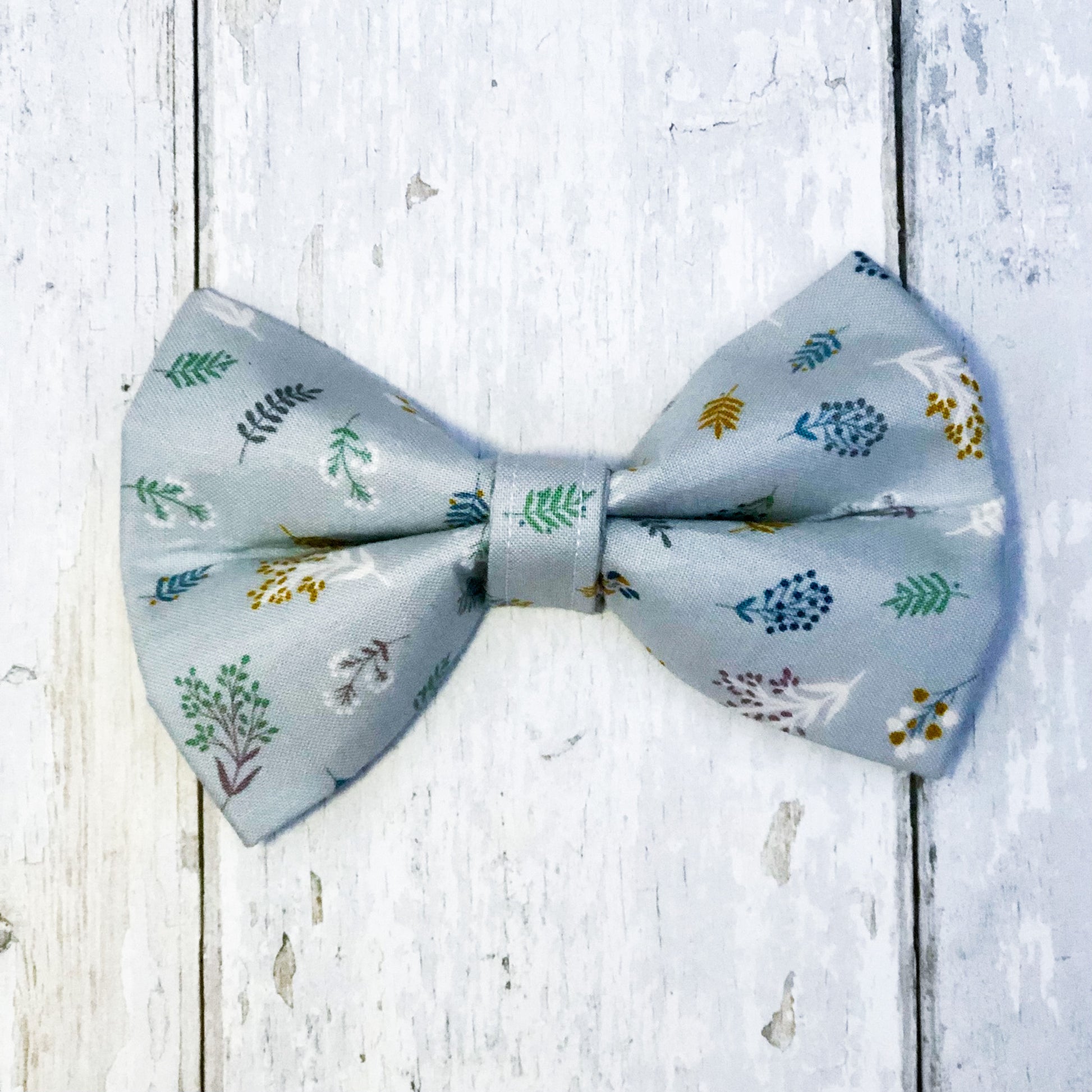 HETTY AND HUXLEY SPRING SPRIG BOW TIE LARGE