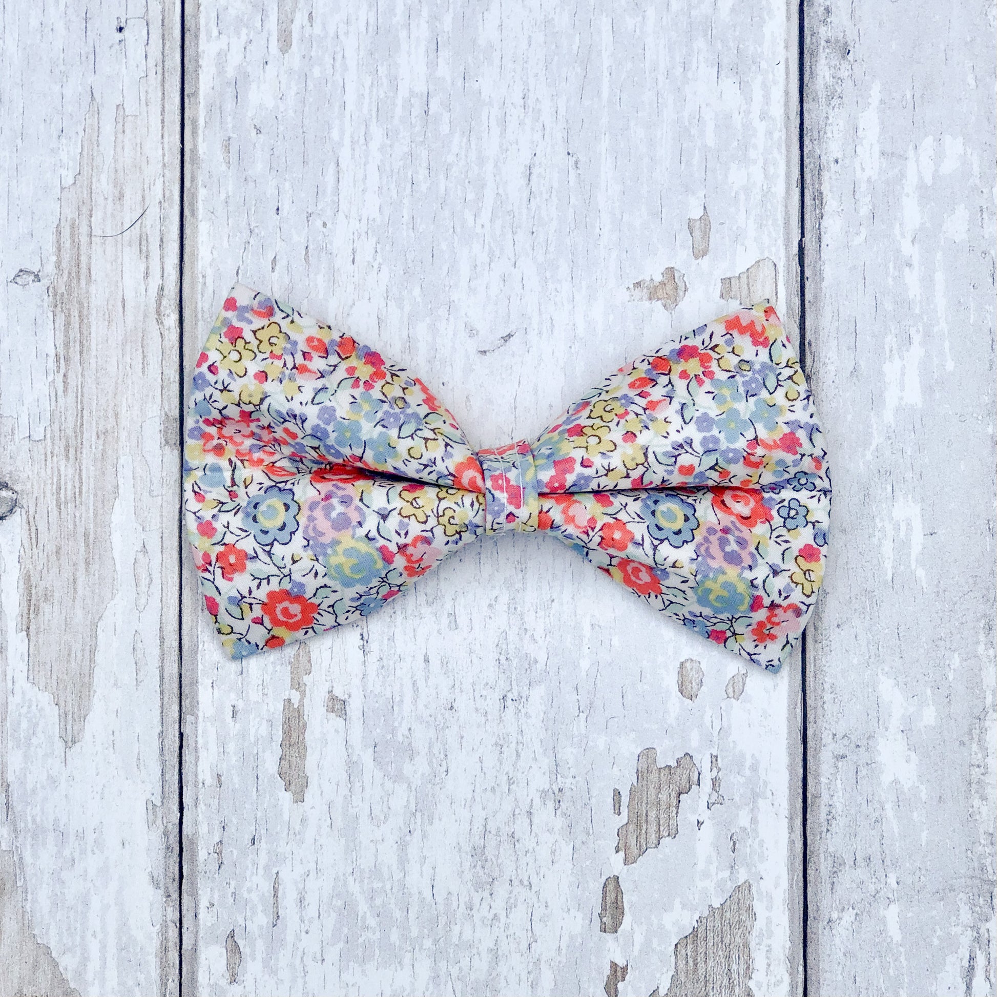 HETTY AND HUXLEY LIBERTY PASTEL FLORAL MEDIUM BOW TIE