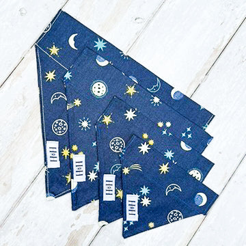 HETTY AND HUXLEY MOONS AND STARS GLOW IN THE DARK BANDANA