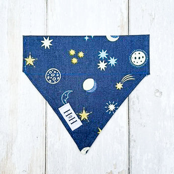 HETTY AND HUXLEY MOONS AND STARS GLOW IN THE DARK BANDANA SMALL