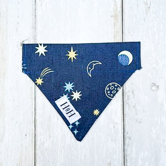 HETTY AND HUXLEY MOONS AND STARS GLOW IN THE DARK BANDANA XSMALL