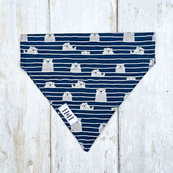 HETTY AND HUXLEY NAVY OTTER BANDANA MEDIUM