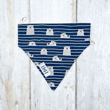 HETTY AND HUXLEY NAVY OTTER BANDANA SMALL