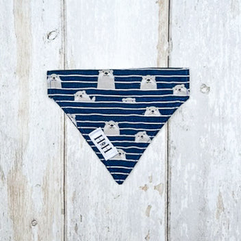 HETTY AND HUXLEY NAVY OTTER BANDANA XSMALL