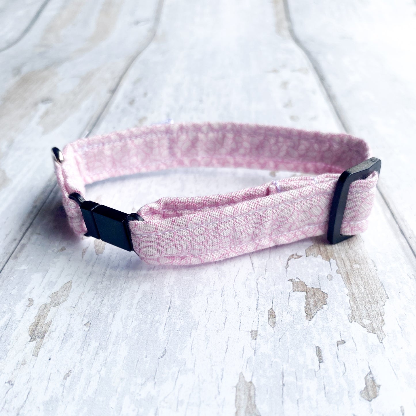 HETTY AND HUXLEY PINK WIGGLES CAT COLLAR