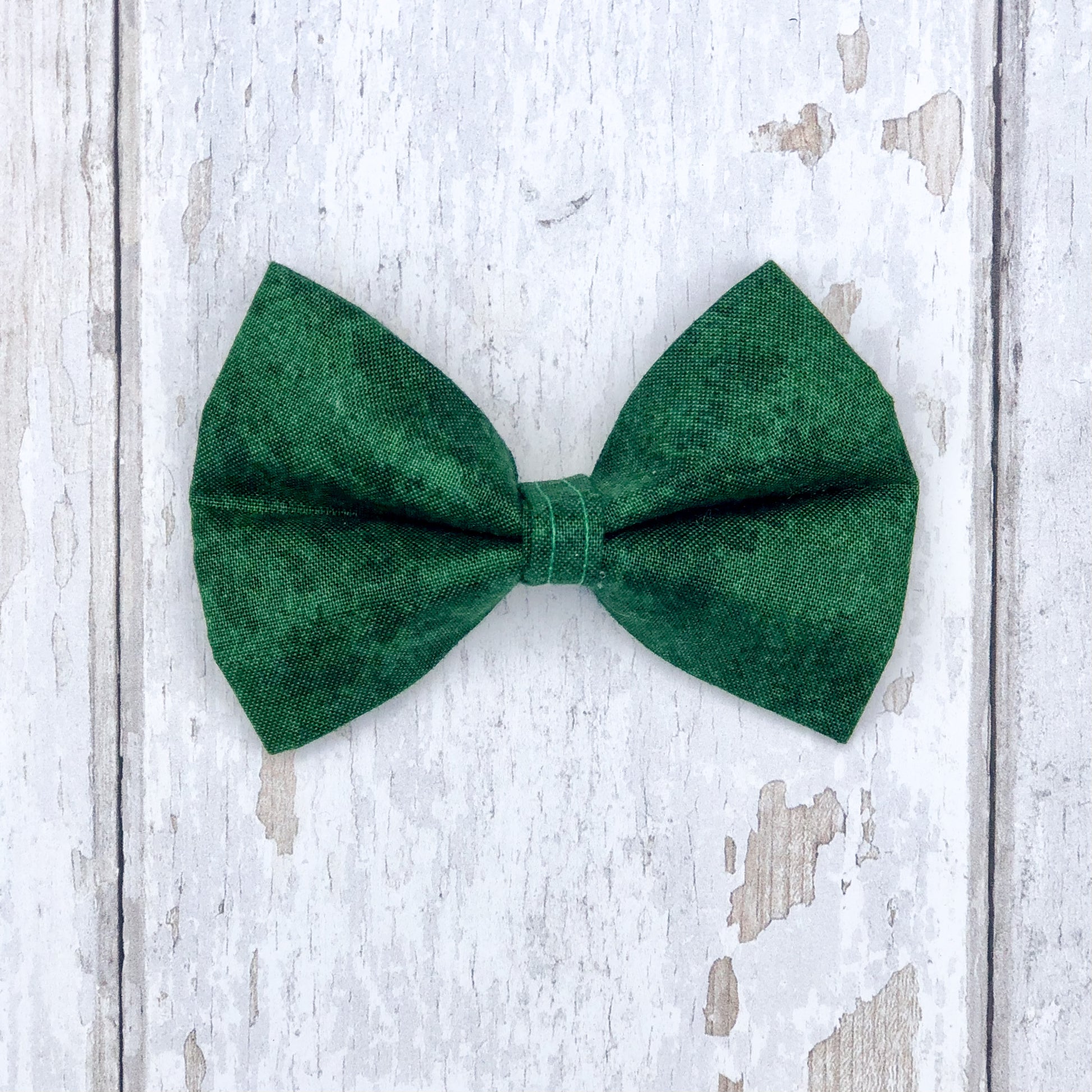 HETTY AND HUXLEY FOREST GREEN SMALL BOW TIE