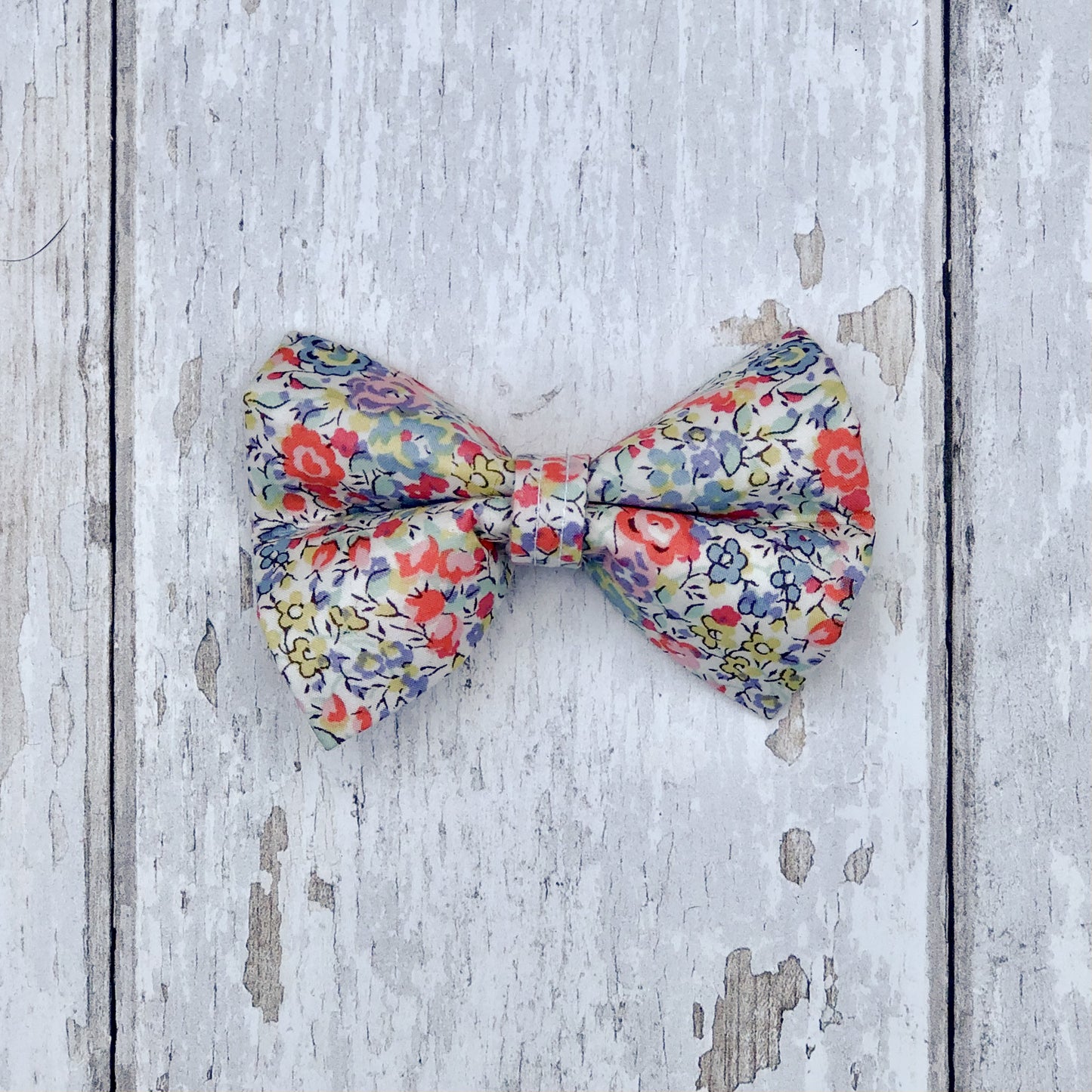 HETTY AND HUXLEY LIBERTY PASTEL FLORAL SMALL BOW TIE