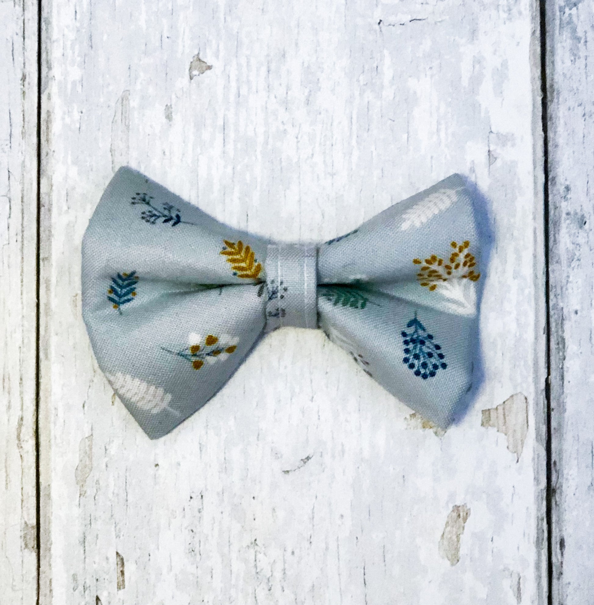 HETTY AND HUXLEY SPRING SPRIG BOW TIE SMALL